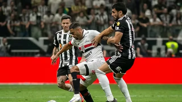 São Paulo cai em armadilha do Atlético-MG, empata jogo catimbado e está fora da Copa do Brasil