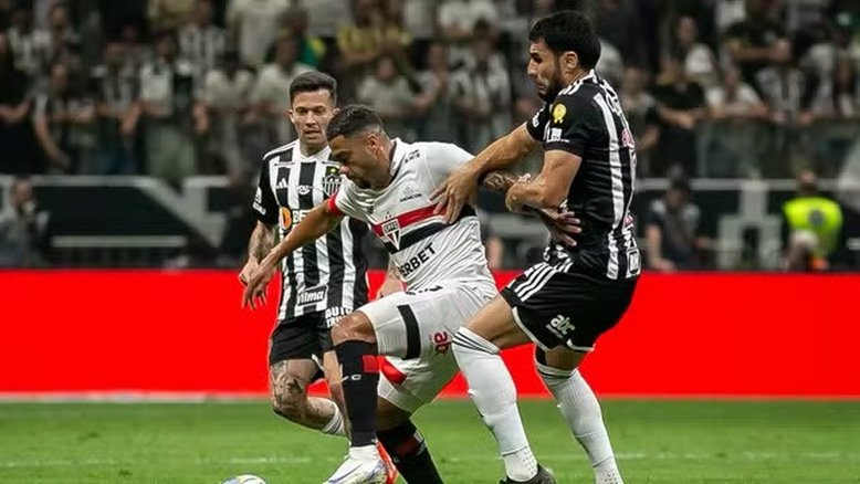 São Paulo cai em armadilha do Atlético-MG, empata jogo catimbado e está fora da Copa do Brasil