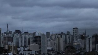 Após calor recorde, frente fria refresca São Paulo