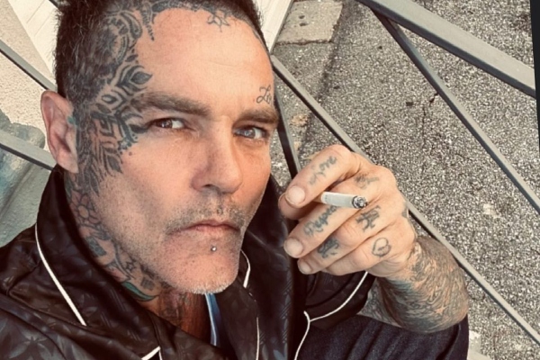 Causa da morte de vocalista do Crazy Town é revelada após três meses