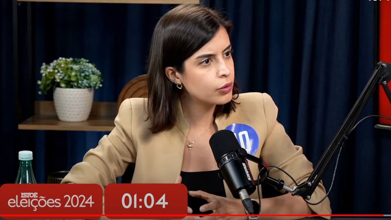 Tabata Amaral durante sabatina no site IstoÉ