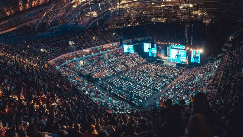 Tiago Brunet reúne mais de 15 mil pessoas no evento 'Conferência Destino'