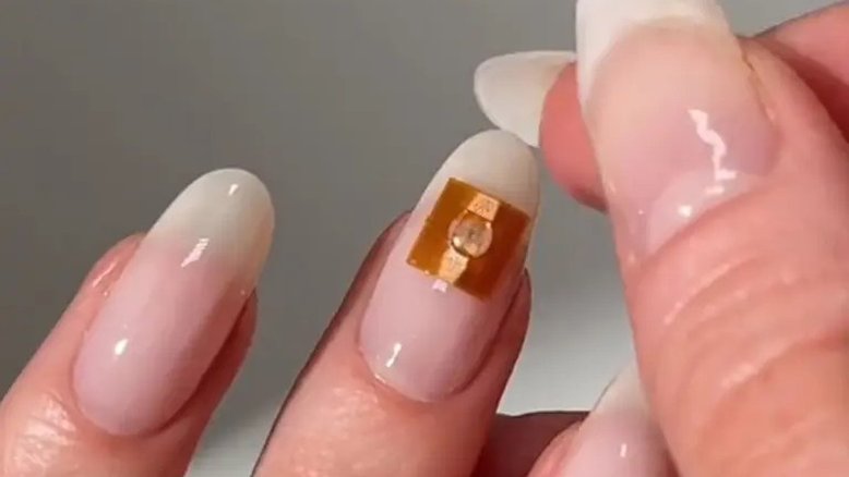 Suas unhas agora podem atuar como um QR code com um esmalte com microchip