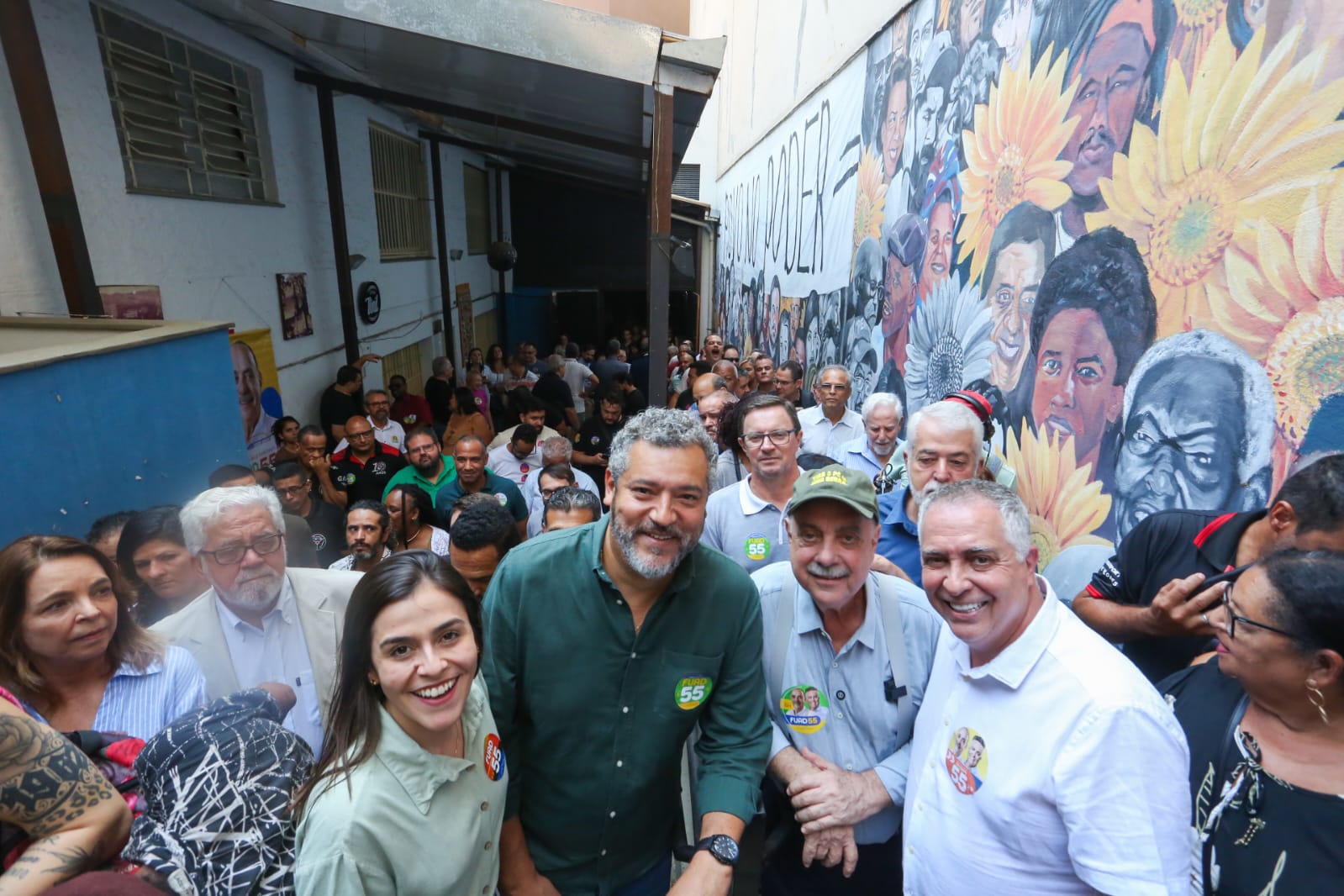 O prefeito Fuad Noman (PSD) ao lado de parlamentares do PV em Belo Horizonte | Júnia Garrido/Campanha Fuad Noman