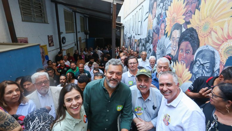 O prefeito Fuad Noman (PSD) ao lado de parlamentares do PV em Belo Horizonte | Júnia Garrido/Campanha Fuad Noman