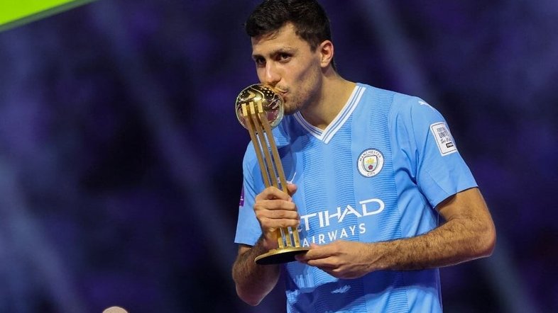 Bola de Ouro 2024: Rodri supera Vini Jr. e conquista o troféu de melhor jogador do mundo