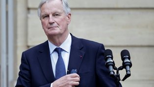 Deputados aprovam moção de censura e derrubam governo da França