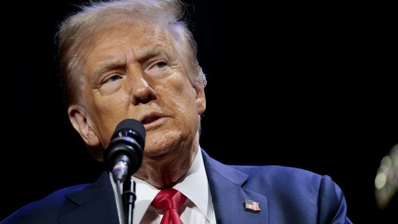 Trump é acusado de assédio sexual em caso com Epstein por ex-modelo