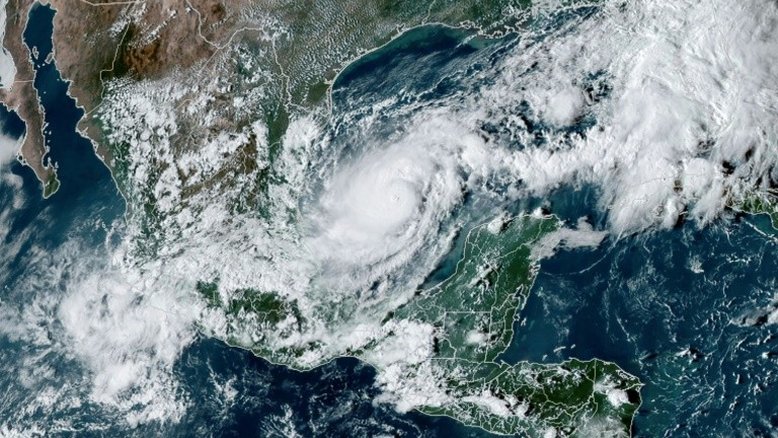 NOAA e RAMMB  - NOAA/AFP
