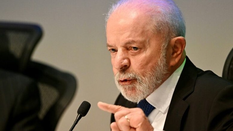 Lula mantém agenda no Planalto após explosões