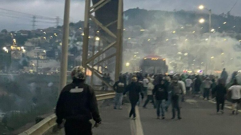 Após Mancha Alviverde negar envolvimento, Polícia identifica suspeitos de emboscada em rodovia; três têm cargo de liderança na organizada do Palmeiras