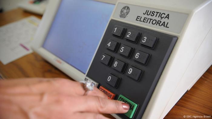 Há 30 anos, fraude eleitoral no Rio "apressou" projeto da urna eletrônica