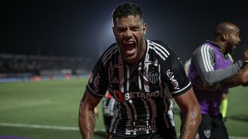 Atlético-MG e Internacional fazem duelo de gigantes em momentos distintos
