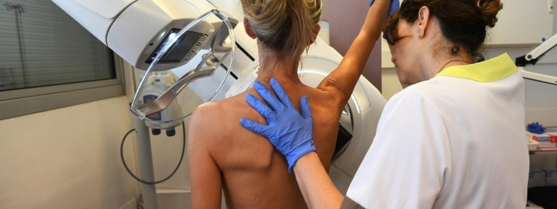 Aproximadamente uma em cada oito mulheres nos Estados Unidos será diagnosticada com câncer de mama invasivo ao longo da vida e uma em cada 43 vai morrer vítima da doença, segundo um estudo da Sociedade Americana do Câncer - AFP/Arquivos