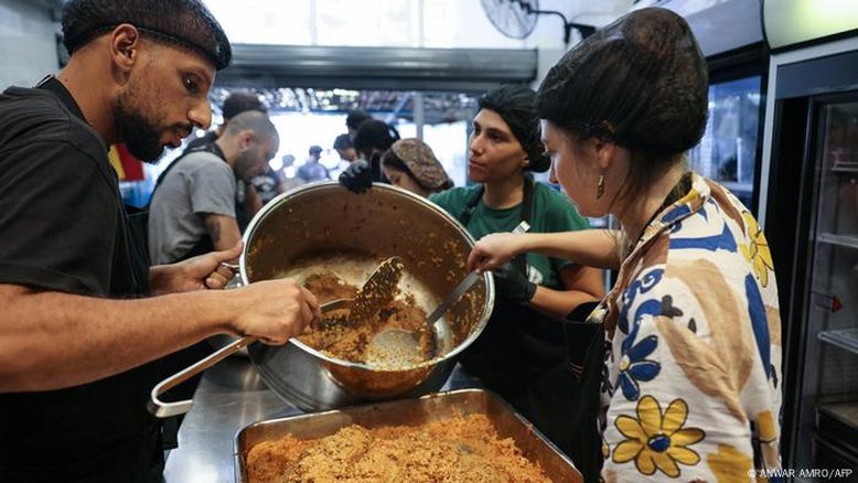 Libaneses ampliam esforços para enfrentar crise no país