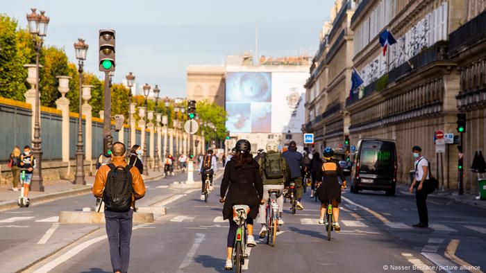 França acusa homem por homicídio ao jogar carro em ciclista