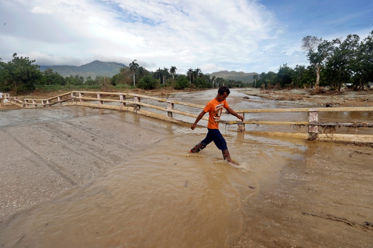 Tempestade Rafael se converte em furacão rumo a Cuba