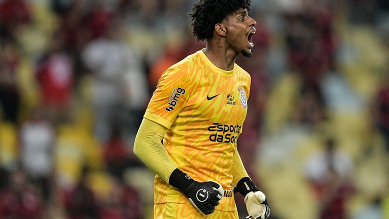 Hugo Souza 'esquece' Flamengo e mira se consolidar como ídolo no Corinthians