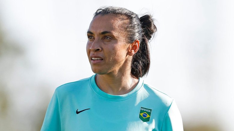 Marta pretende jogar por ao menos mais 2 anos e acha possível defender o Corinthians no futuro