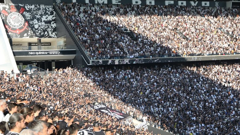 Corinthians é condenado a pagar R$ 60 mil por cabeça de porco atirada no jogo com o Palmeiras