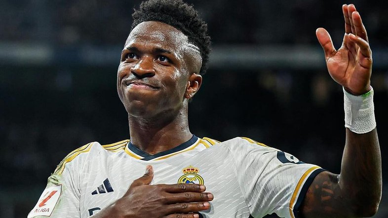 Vini Jr. agradecendo a torcida do Real Madrid no Estádio Santiago Bernabéu