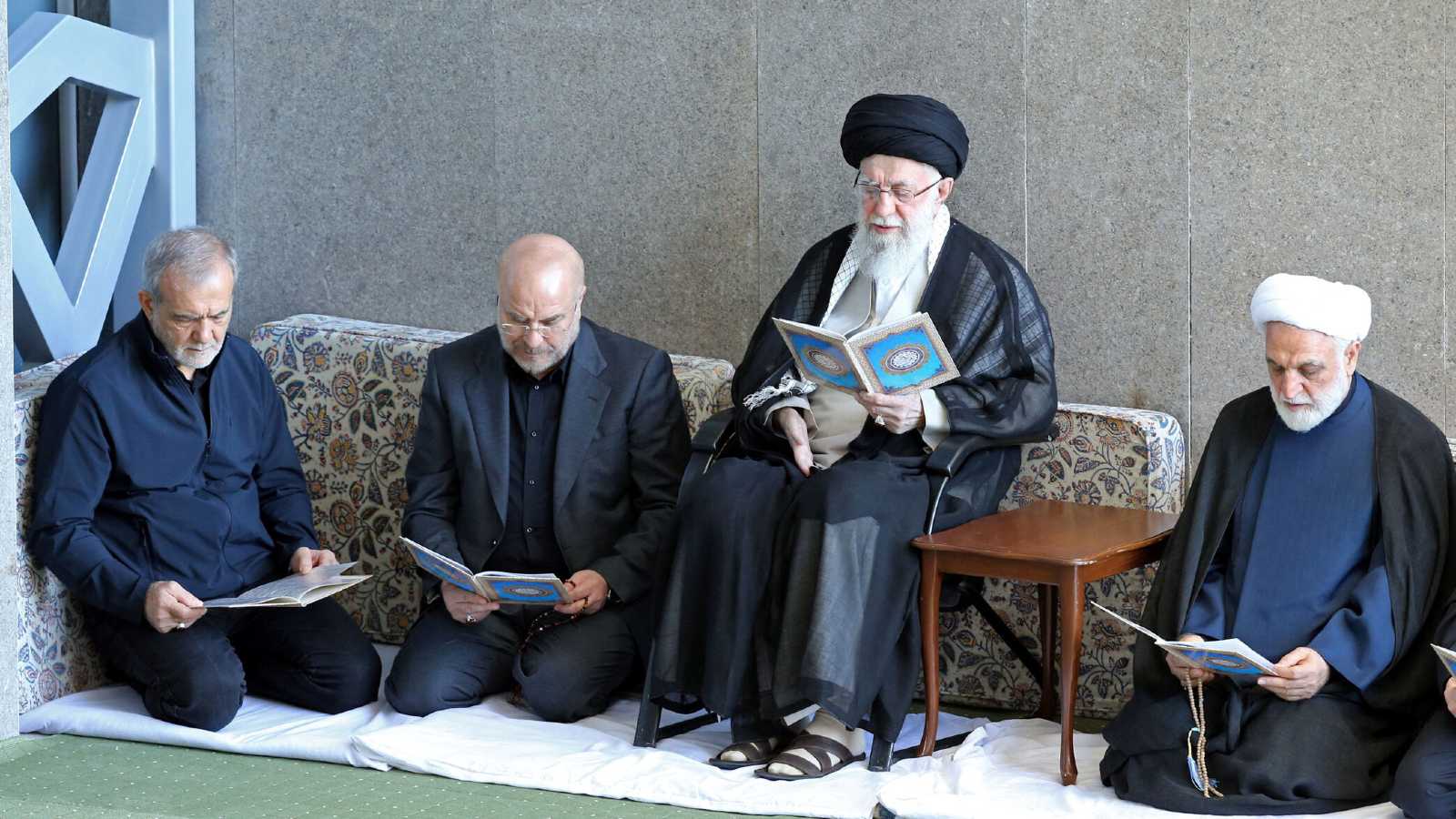 Líder supremo do Irã Ali Khamenei em Teerã 4/10/2024 WANA (West Asia News Agency)/Divulgação via REUTERS