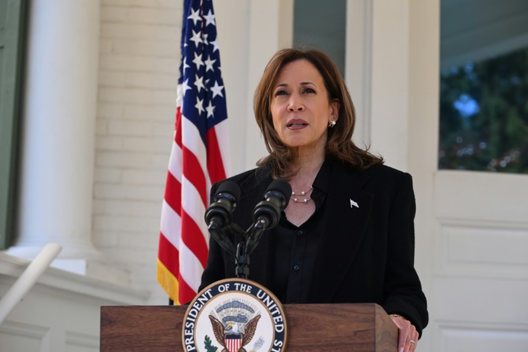 Kamala considera Trump um fascista 'cada vez mais desequilibrado'