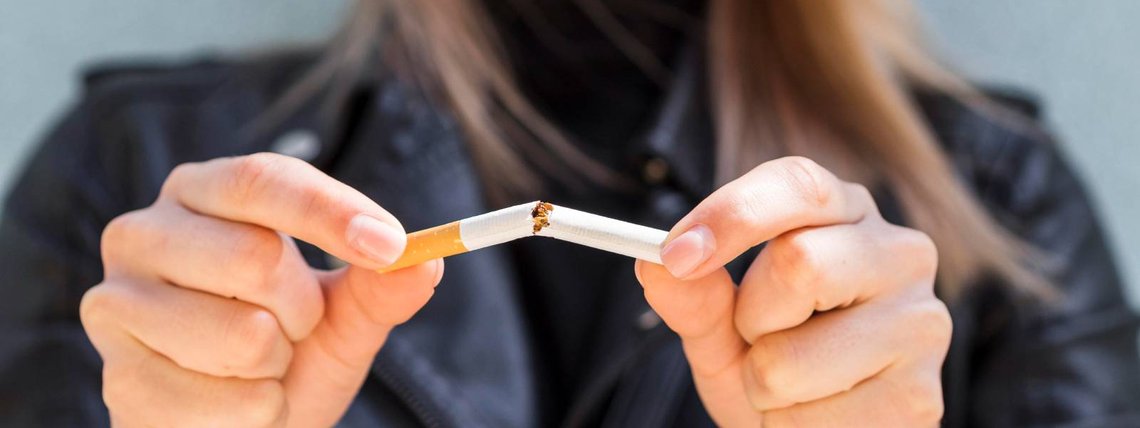 França proibirá cigarros em praias, parques e áreas escolares