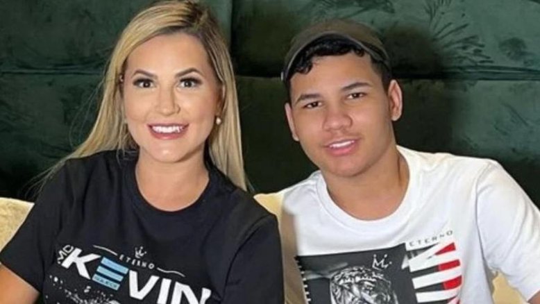 Deolane e filho
