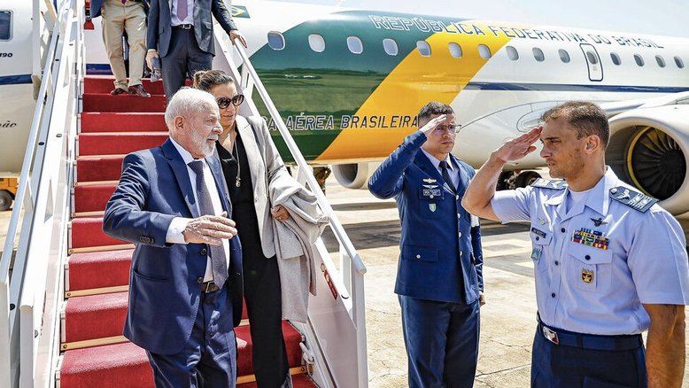 FAB diz não haver indícios de colisão de pássaros com avião de Lula; Cenipa investigará caso