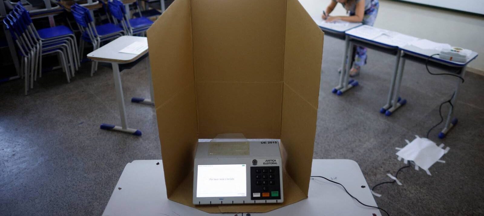 Urna eletrônica instalada em local de votação | (REUTERS/Adriano Machado)