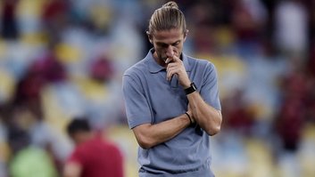 Filipe Luís blinda jogadores do Flamengo após crise e demissão de medico