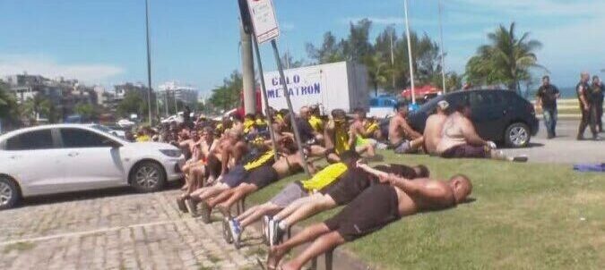 Torcedores do Peñarol enfrentam polícia e causam depredação no Rio; jogador do Flamengo foi flagrado na confusão