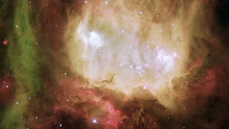 A origem do Halloween é antiga e astronômica. Desde o século V a.C., o Halloween é celebrado entre um equinócio e um solstício. A celebração moderna mantém raízes históricas no vestuário para espantar os espíritos dos mortos. Talvez uma boa homenagem seja destacar a Nebulosa Cabeça de Fantasma. Semelhante ao ícone de um fantasma, NGC 2080 é uma região de formação estelar, a 168 mil anos-luz de distância, na Grande Nuvem de Magalhães, uma galáxia satélite da nossa Via Láctea