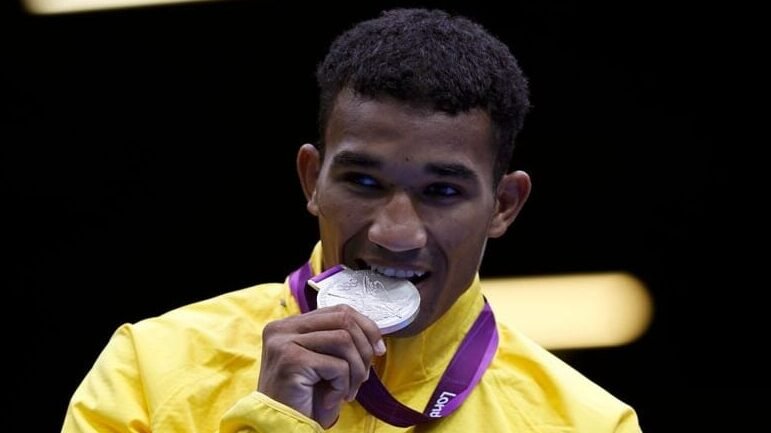 Esquiva Falcão vende medalha olímpica e desabafa: ‘Falta apoio e valorização’