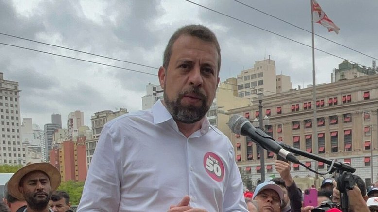 Boulos divulga 'carta aos brasileiros' durante evento no centro de São Paulo
