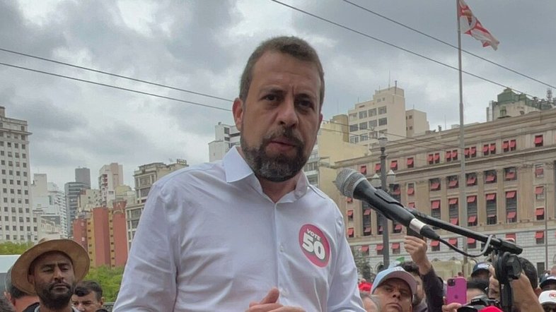 Boulos divulga 'carta aos brasileiros' durante evento no centro de São Paulo
