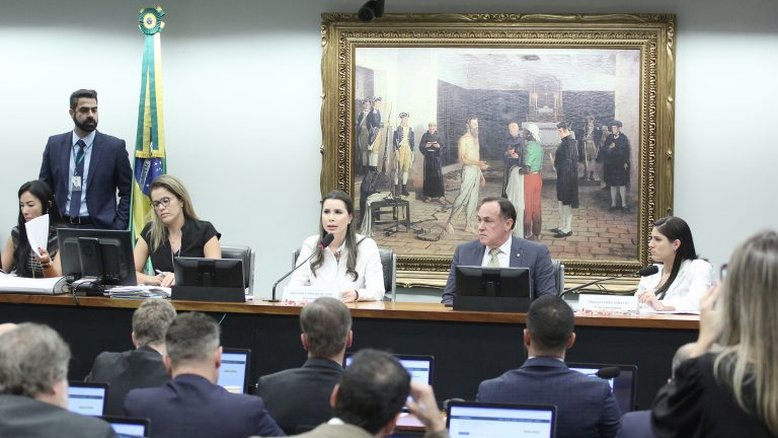 CCJ aprova PEC que limita decisões individuais de ministros do STF