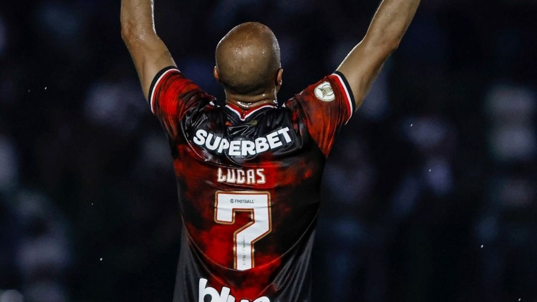 São Paulo fez dois gols com Lucas Moura e um com Luciano