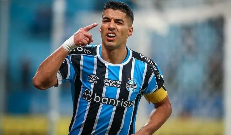 Jornal revela carta de Suárez ao Grêmio pedindo para ter contrato encerrado