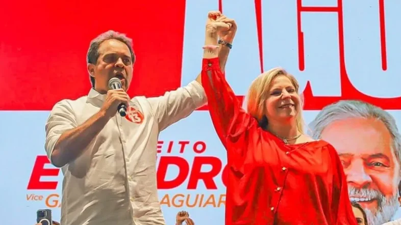Evandro Leitão (PT), à esquerda, busca reproduzir feito da colega de partido Luizianne Lins, que conquistou prefeitura de Fortaleza após virada | Reprodução/X