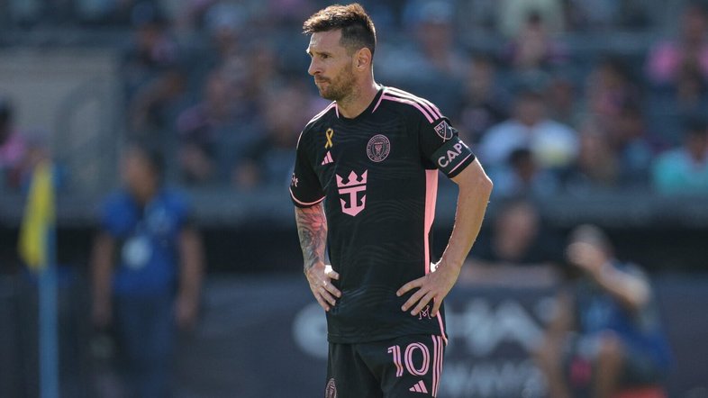 Messi e Suárez são multados pela MLS por confusão com árbitro