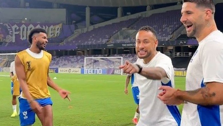 Neymar volta a ser relacionado pelo Al Hilal após mais de um ano afastado por lesão