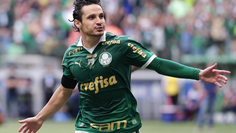 Veiga admite irritação com derrota no clássico: 'Perdemos um jogo que não poderíamos perder'
