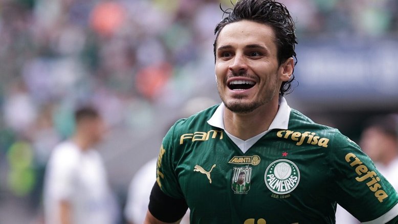 Raphael Veiga e Moreno voltam aos treinos no Palmeiras