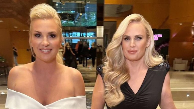 Ramona Agruma e Rebel Wilson