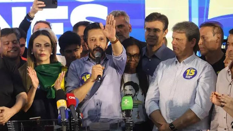 Ricardo Nunes confirma favoritismo e vence Boulos em São Paulo