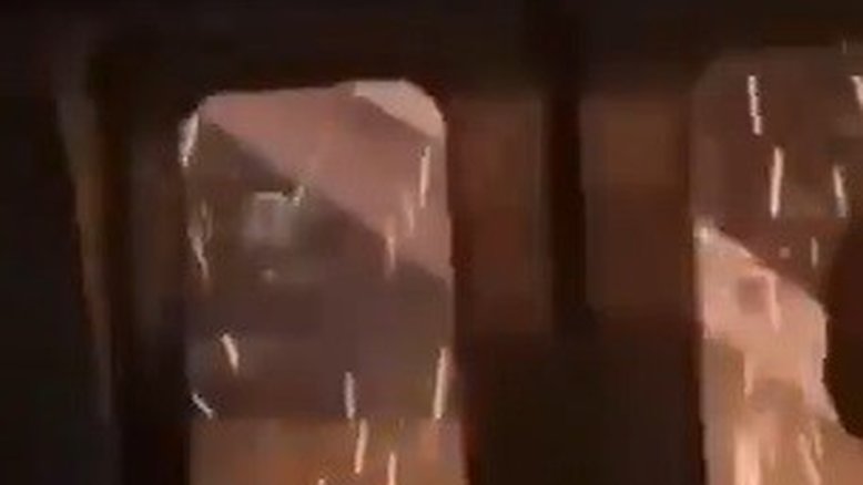 Trem da Linha-9 Esmeralda pega fogo em São Paulo; veja vídeo