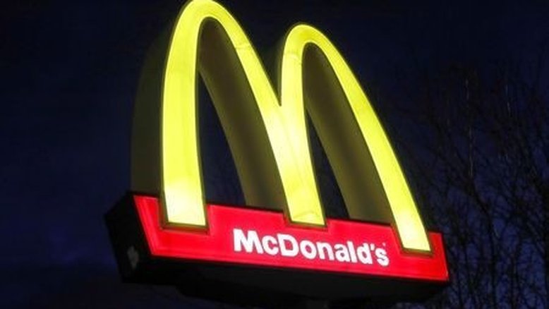 McDonald's suspende venda de hambúrguer após bactéria deixar uma pessoa morta nos EUA