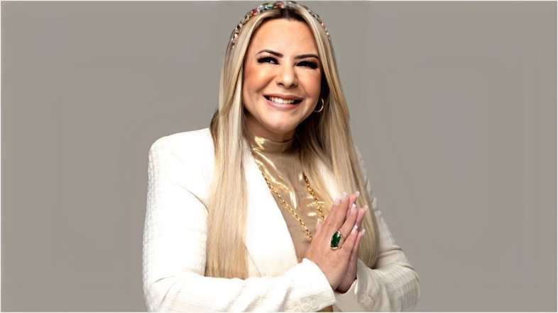 Virginia Arruda supera a marca de 1 milhão de inscritos no YouTube